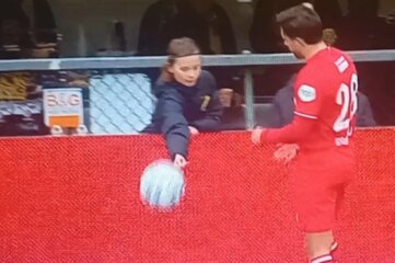 Ballenjongen plaagt Bart van Rooij