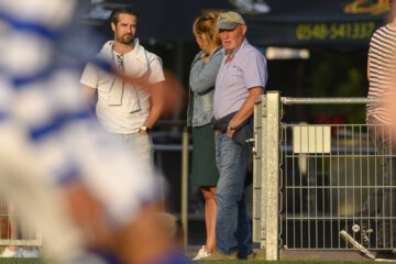 Issy ten Donkelaar (rechts) naar Simon Cziommer (links)
