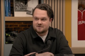 Sjors Grol in de studio bij Tekengeld