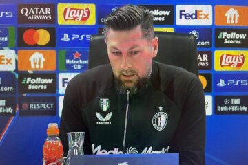 Pascal Bosschaart bij de persconferentie