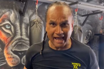 Jeffrey Lang op een video van zijn sportschool