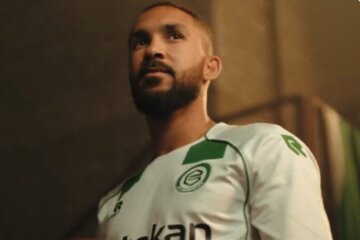Marvin Peersman in het nieuwe FC Groningen shirt