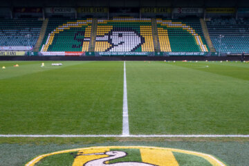 Het logo van ADO Den Haag op de tribune