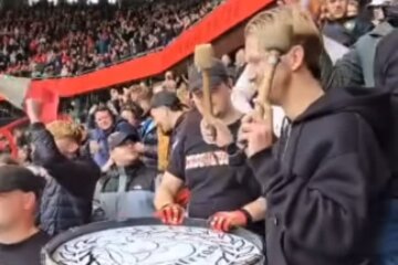 Michel Vlap als trommelaar