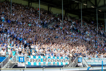 Fans van SC Heerenveen op Nieuw Noord