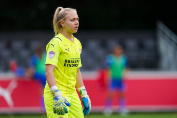 Lisan Alkemade in het shirt van PSV