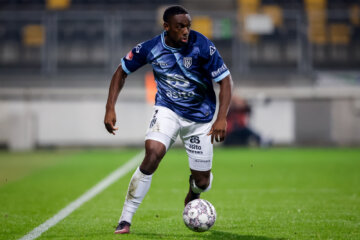 Sylian Mokono in actie voor Heracles Almelo