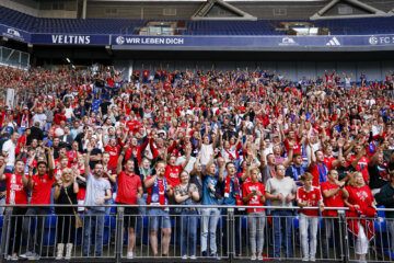 FC Twente-supporters bij het oefenduel met Schalke 04
