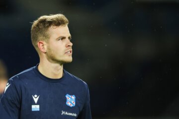 Joost van Aken in de warming-up van SC Heerenveen