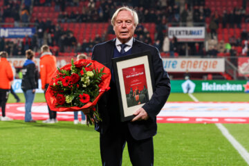 Kick van der Vall is benoemd tot erelid van FC Twente