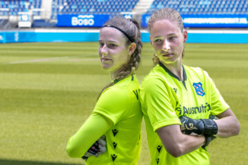 Ilse van Rheenen en Jasmijn Resink bij SC Heerenveen in 2023