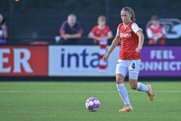 Karlijn Woons in actie namens AZ