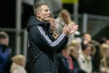 Olivier Amelink langs de lijn bij PEC Zwolle