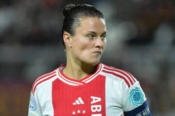 Sherida Spitse in het shirt van Ajax