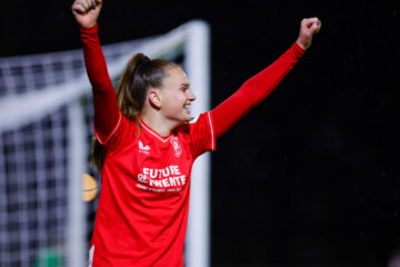 Liz Rijsbergen (FC Twente) juicht