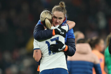 Vivianne Miedema en Beth Mead op Wembley
