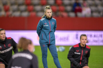 Jessie van den Broek bij Bayer Leverkusen