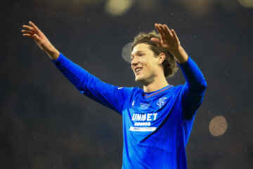 Sam Lammers in het shirt van Rangers