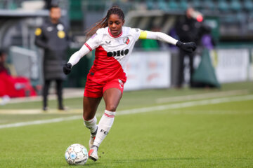 Liza van der Most aan de bal namens FC Utrecht