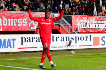 Myron Boadu in het shirt van FC Twente