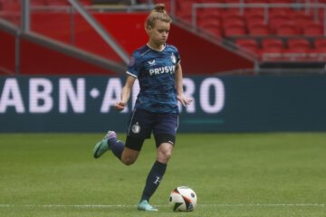Esmee de Graaf in actie namens Feyenoord