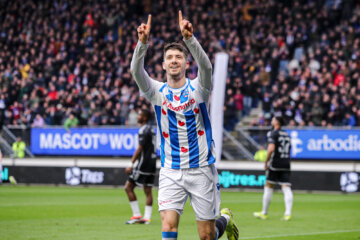 Pelle van Amersfoort viert zijn treffer