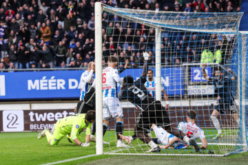 Was de bal wel of niet over de lijn bij SC Heerenveen - Ajax?