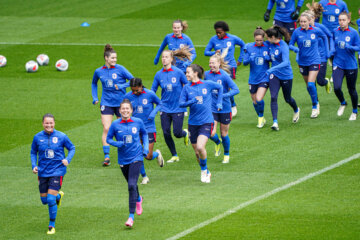 De OranjeLeeuwinnen werken een training af