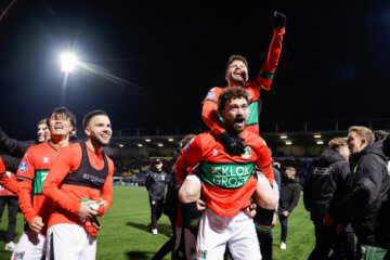 Philippe Sandler viert bekerzege van NEC