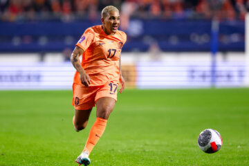 Shanice van de Sanden in actie namens de OranjeLeeuwinnen