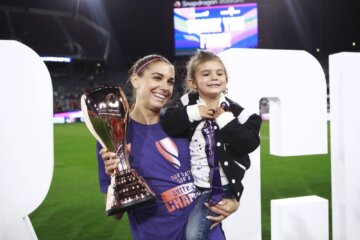 Alex Morgan met dochter Charlie