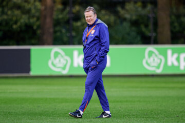 Ronald Koeman op het trainingsveld
