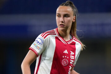 Rosa van Gool in actie namens Ajax