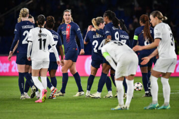 De speelsters van Paris Saint-Germain juichen na een goal tegen BK Häcken