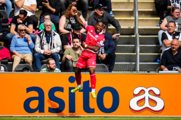 Ché Nunnely viert goal