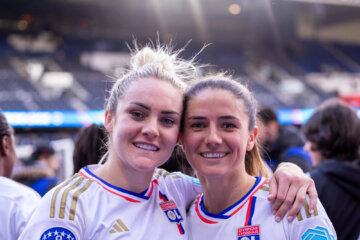 Ellie Carpenter en Daniëlle van de Donk bij Olympique Lyon