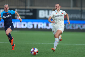 Isabelle Nottet aan de bal namens Telstar tegen AZ