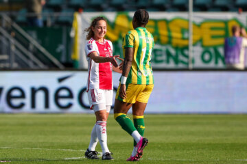 Soraya Verhoeve (Ajax) en Vanessa Susanna (ADO Den Haag), ploeggenoten bij Aruba