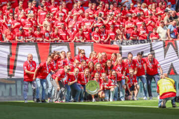 De kampioenen van FC Twente worden gehuldigd in De Grolsch Veste