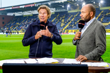 Hans Kraay en Sinclair Bischop namens ESPN in het Rat Verlegh Stadion