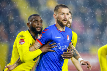 Cuco Martina in actie namens NAC tegen FC Emmen