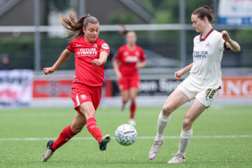 Een duel tussen FC Twente en PSV