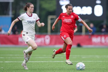Veerle Buurman (PSV) en Renate Jansen (FC Twente)