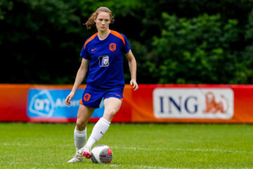 Veerle Buurman op de training van de OranjeLeeuwinnen