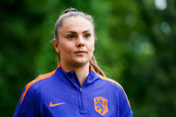 Lieke Martens op de training van de OranjeLeeuwinnen