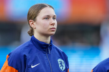 Daniëlle de Jong bij haar debuut voor de OranjeLeeuwinnen