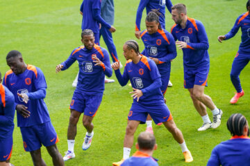 Wijnaldum, Simons, De Vrij en Ake