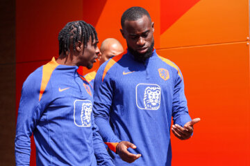 Jeremie Frimpong en Lutsharel Geertruida