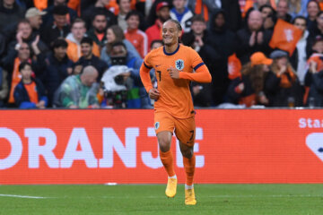 Xavi Simons viert zijn goal