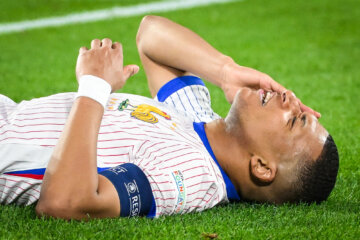 Kylian Mbappe op de grond